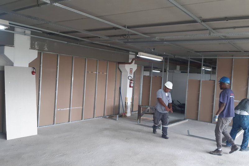 Piso concretado e desempenado, pronto para o revestimento