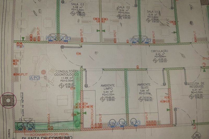 Planta do ambulatório com consultório, ambiente limpo, ambiente sujo e eclusa de resíduos