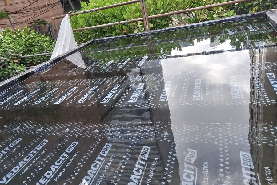 Lâmina d'água de teste sobre a manta