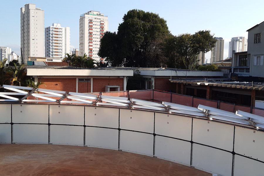 Vista interna do anel de chapas vitrificadas do reservatório