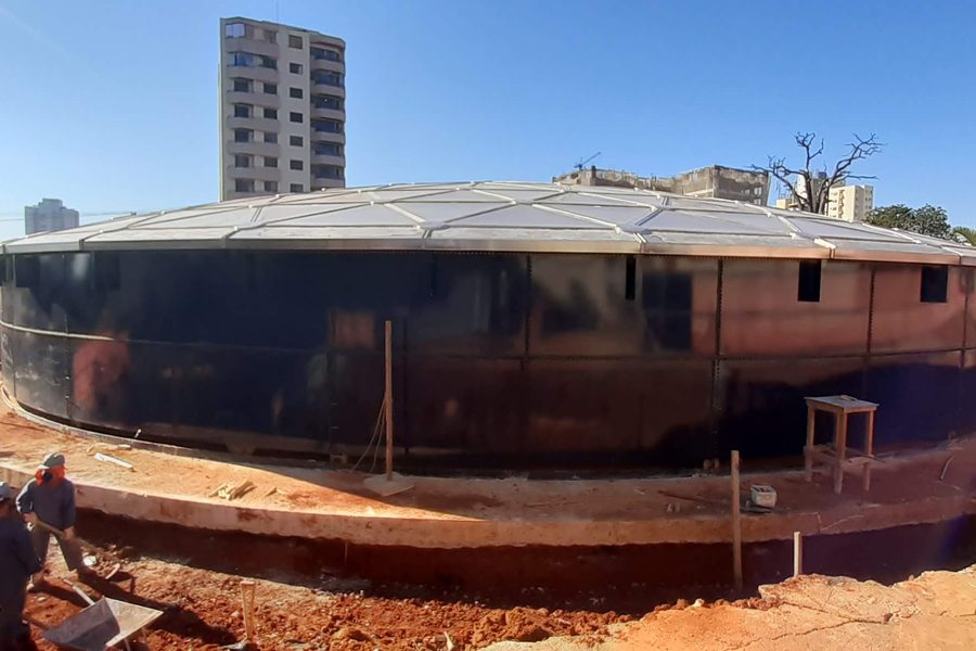 Reservatório com costado completo e cúpula instalada