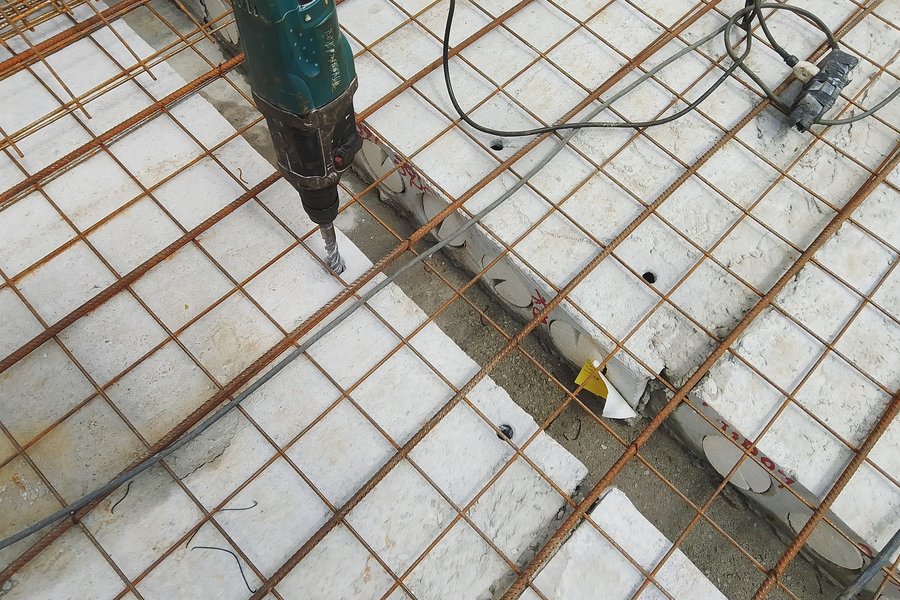 Concretagem da laje técnica em andamento